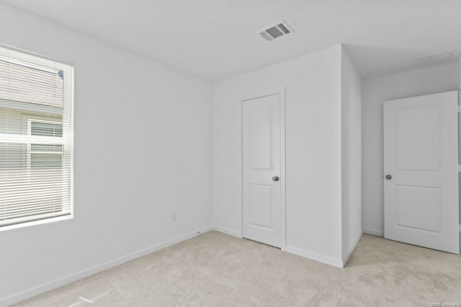 Spacious, unfurnished interior of a new home in Spring Grove, St. Hedwig (Image 31).