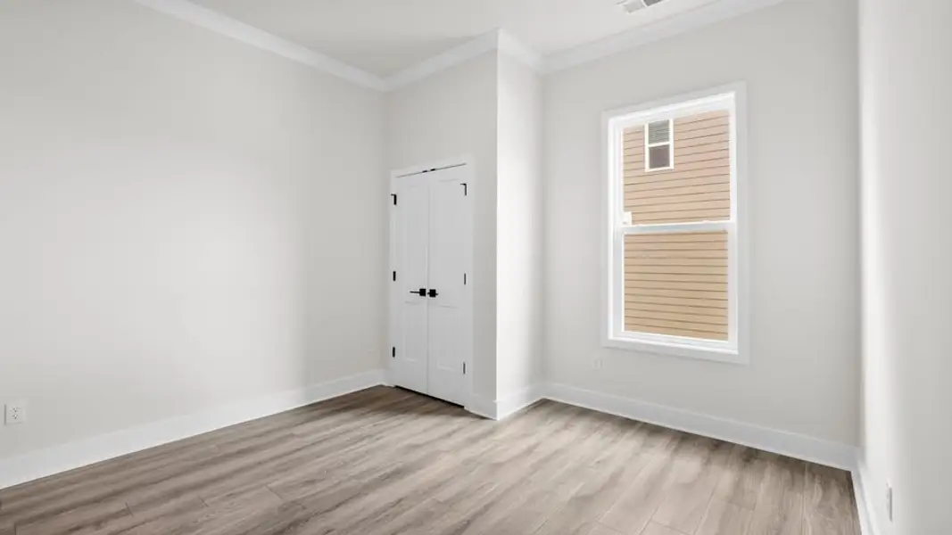 Spacious, unfurnished interior of a new home in Sunset Summits, Spartanburg (Image 20).