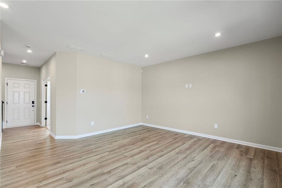 Spacious, unfurnished interior of a new home in Twin Lakes, Braselton (Image 27).