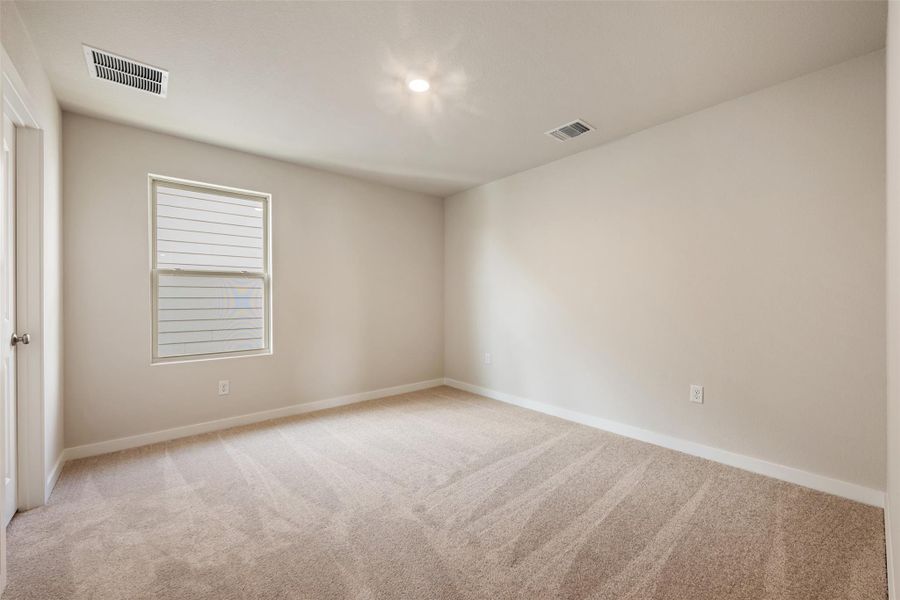 Spacious, unfurnished interior of a new home in Rolling Glen, Hutto (Image 31).