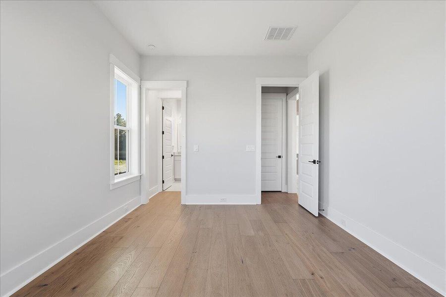 Spacious, unfurnished interior of a new home in , Summerville (Image 15).