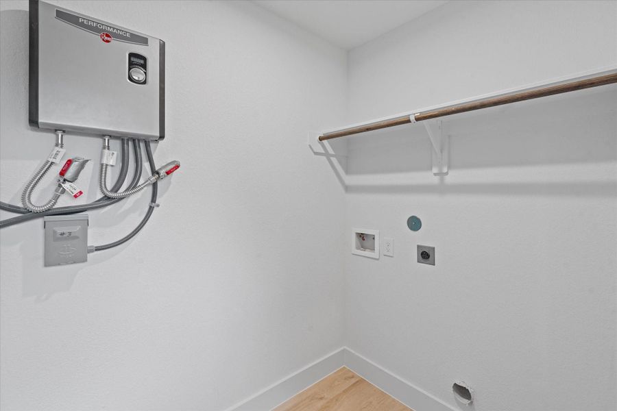 Spacious, unfurnished interior of a new home in , Houston (Image 12).