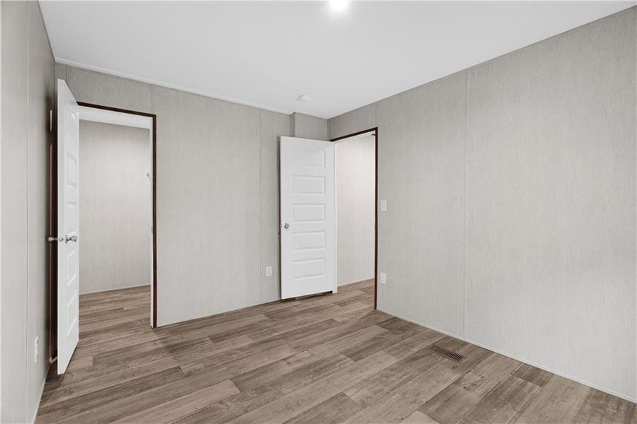 Spacious, unfurnished interior of a new home in , Resaca (Image 20).