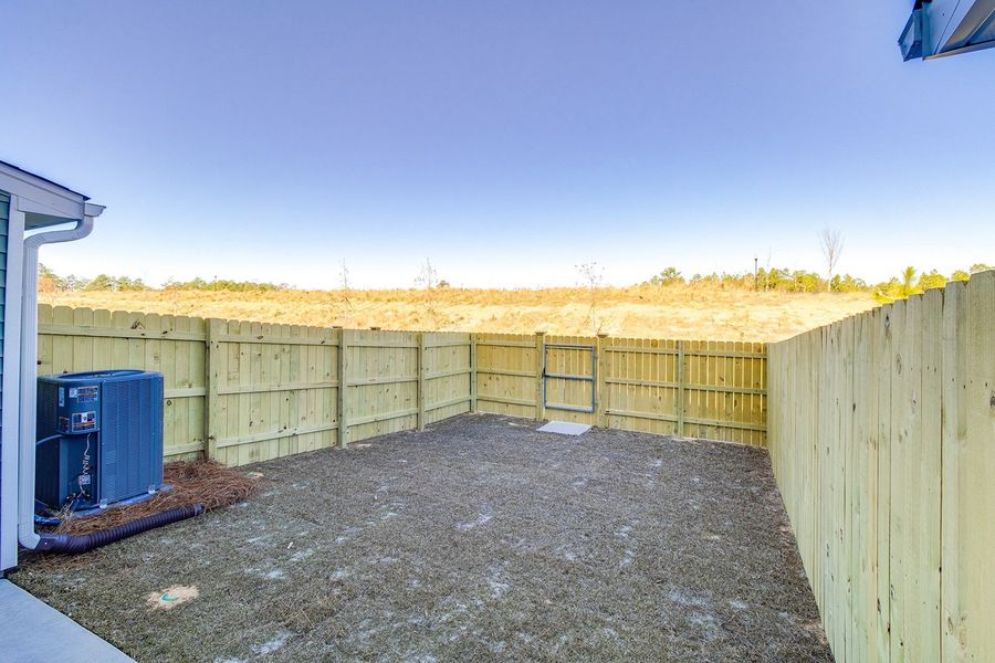 Exterior details and patio area of a home in Astoria, Columbia (Image 19).