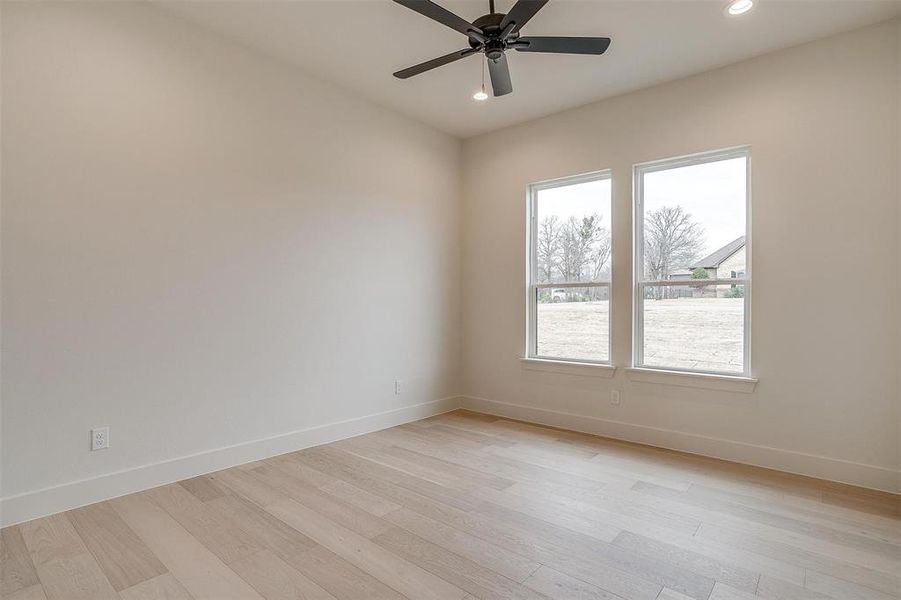 Spacious, unfurnished interior of a new home in , Lipan (Image 37).