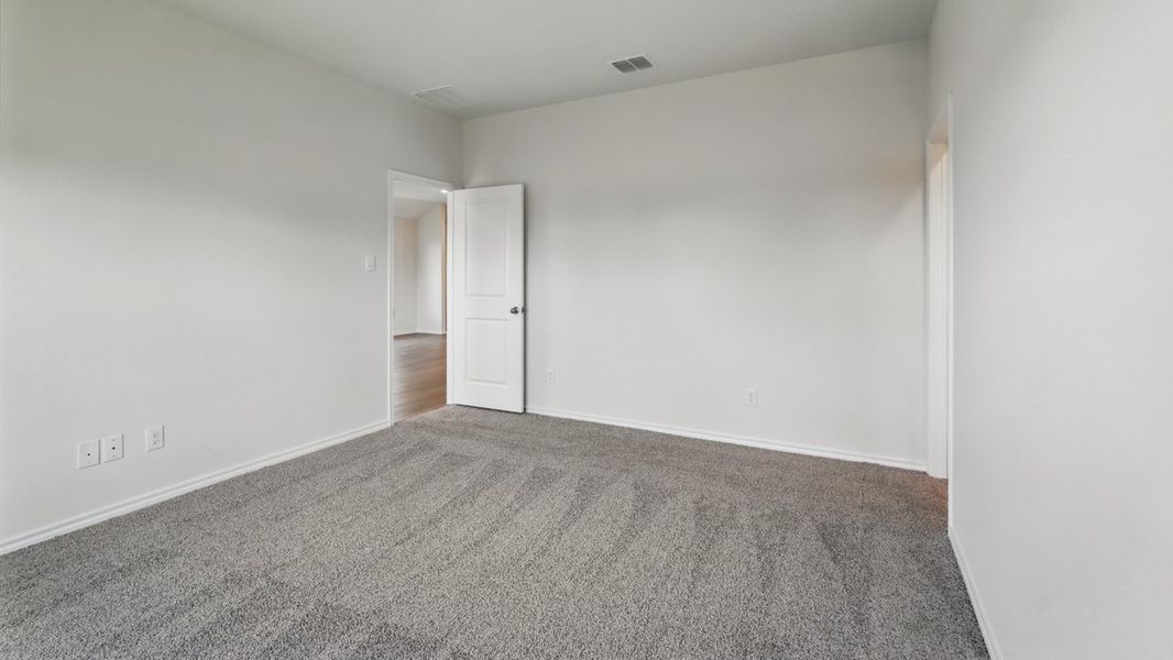 Spacious, unfurnished interior of a new home in Bluff Springs, Ferris (Image 17).