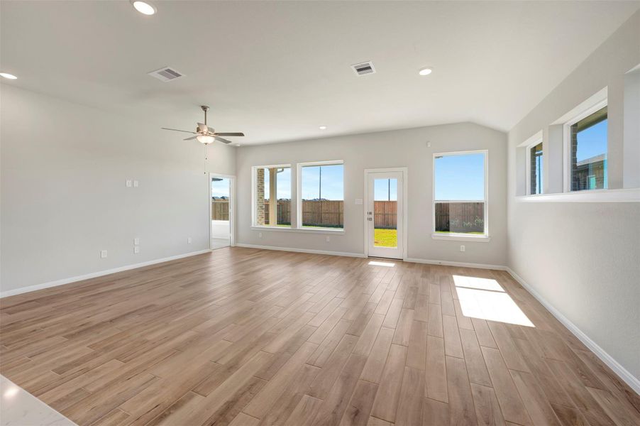 Spacious, unfurnished interior of a new home in The Grand Prairie 50’, Hockley (Image 24).