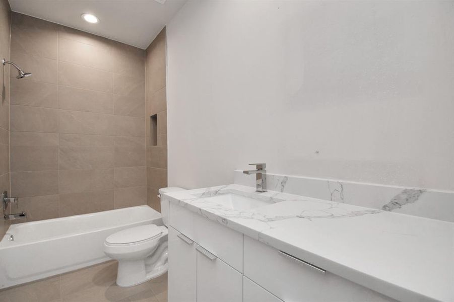 Full secondary bathroom in second floor