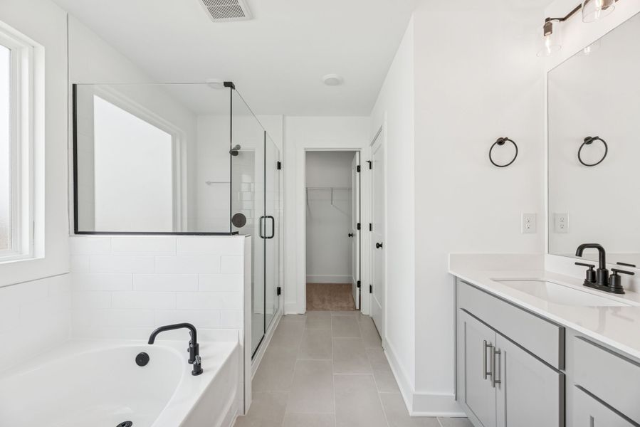 Owner's Bathroom Owner's Bathroom