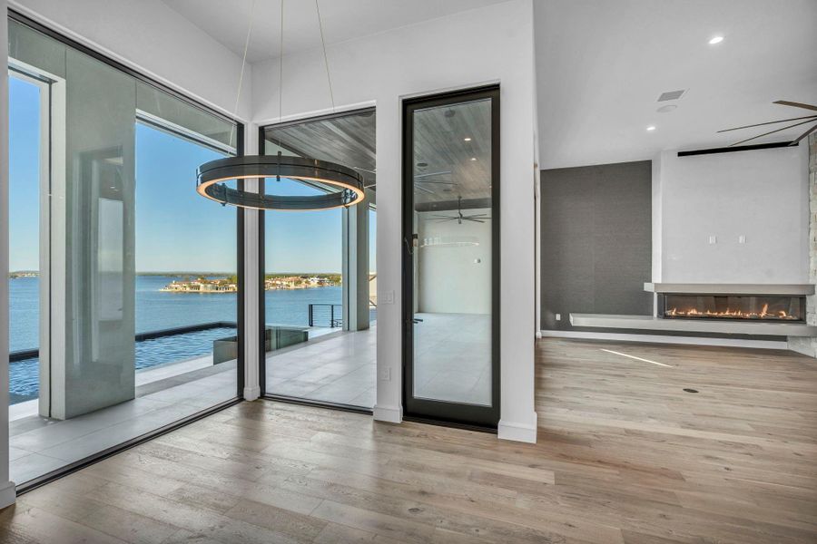 Spacious, unfurnished interior of a new home in , Horseshoe Bay (Image 26).