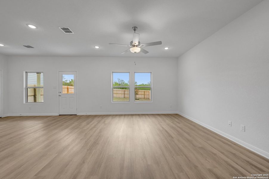 Spacious, unfurnished interior of a new home in Paloma Park, Converse (Image 19).