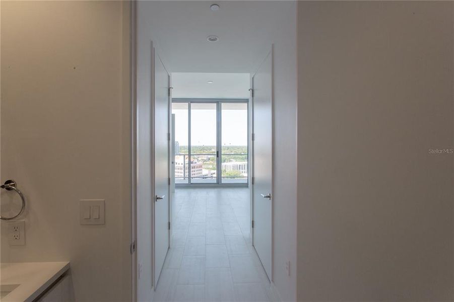 Spacious, unfurnished interior of a new home in , St. Petersburg (Image 11).