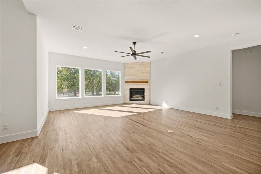 Spacious, unfurnished interior of a new home in Rolling Creek Ranch, Aledo (Image 21).