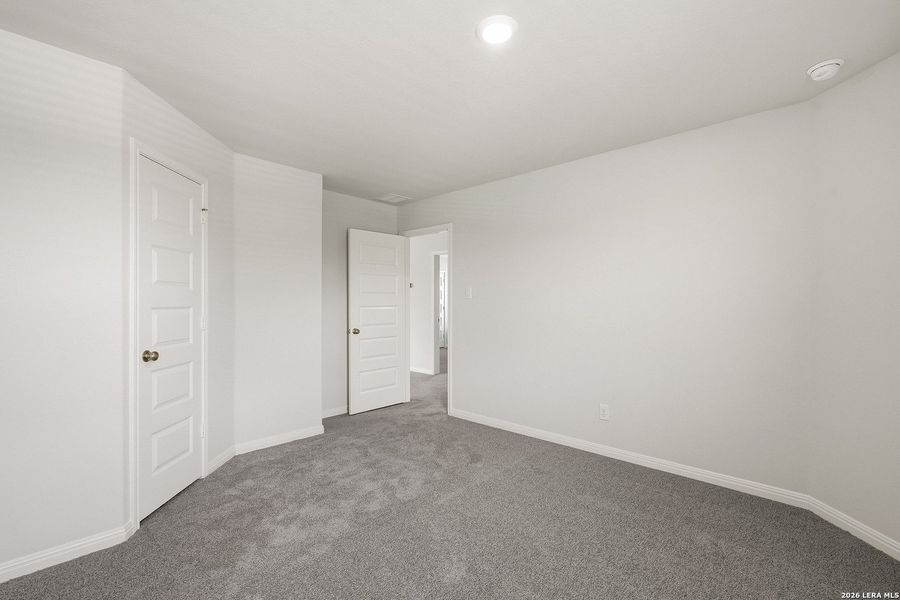 Spacious, unfurnished interior of a new home in Cinco Lakes, San Antonio (Image 26).