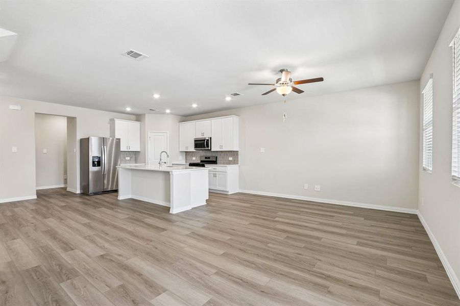 Spacious, unfurnished interior of a new home in Oak Ridge Park, Corinth (Image 23).