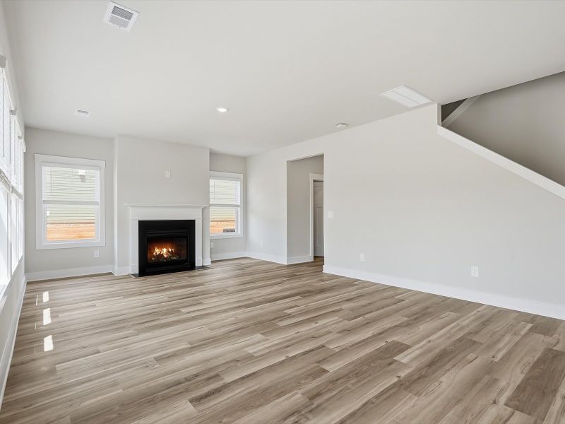 Spacious, unfurnished interior of a new home in Ashby Woods, Boiling Springs (Image 13).