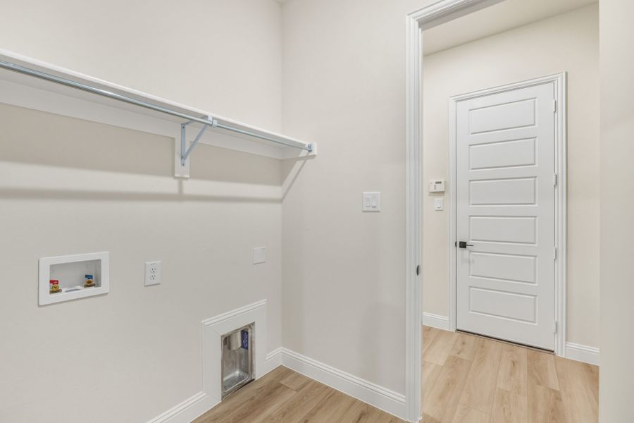 Spacious, unfurnished interior of a new home in Edgewater, Fate (Image 32).