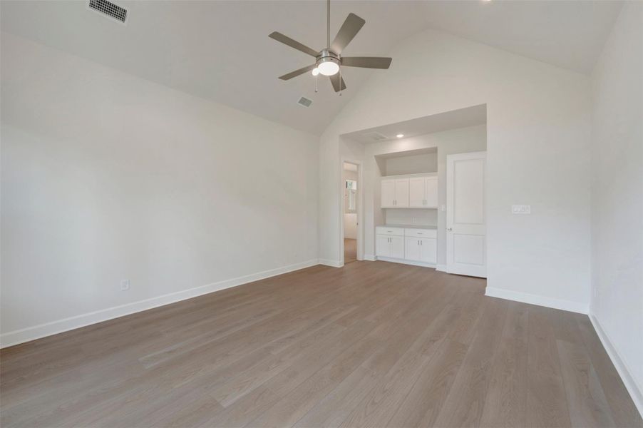 Spacious, unfurnished interior of a new home in ARTAVIA - Parkview Collection, Conroe (Image 20).