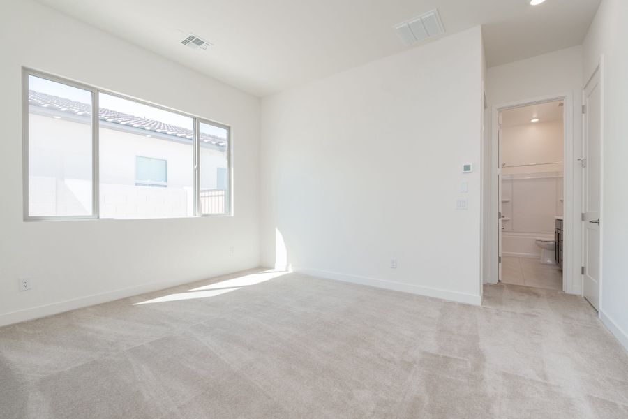 Spacious, unfurnished interior of a new home in Soleo, San Tan Valley (Image 9).