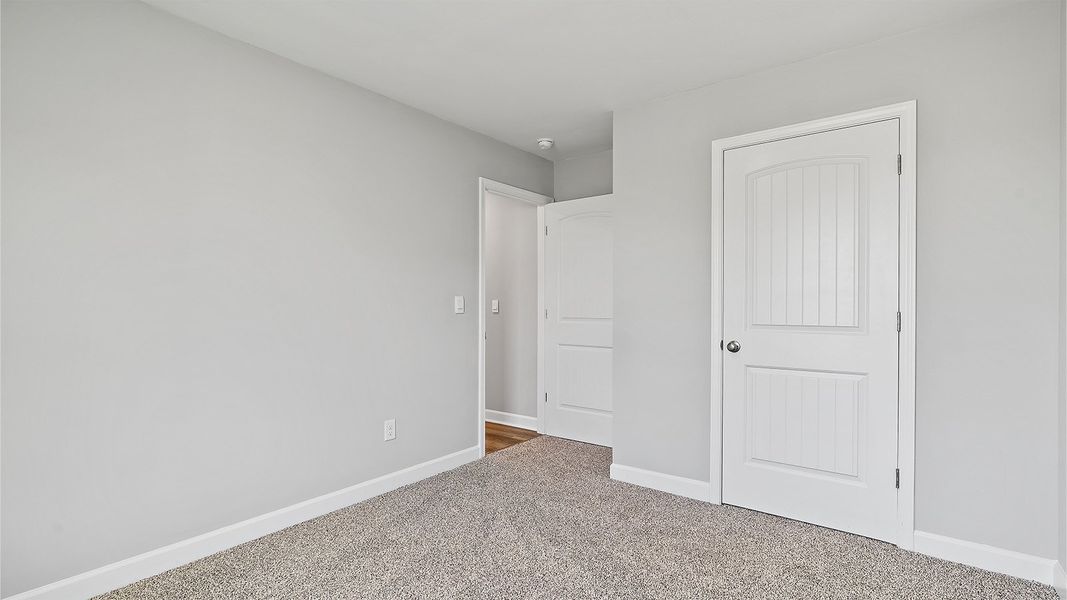 Spacious, unfurnished interior of a new home in Colonial East, Panama City Beach (Image 24).