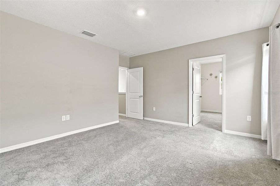 Spacious, unfurnished interior of a new home in , Wesley Chapel (Image 40).