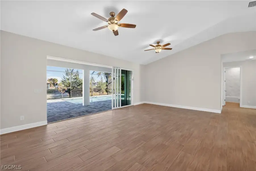 Spacious, unfurnished interior of a new home in Cape Coral, Cape Coral (Image 24).