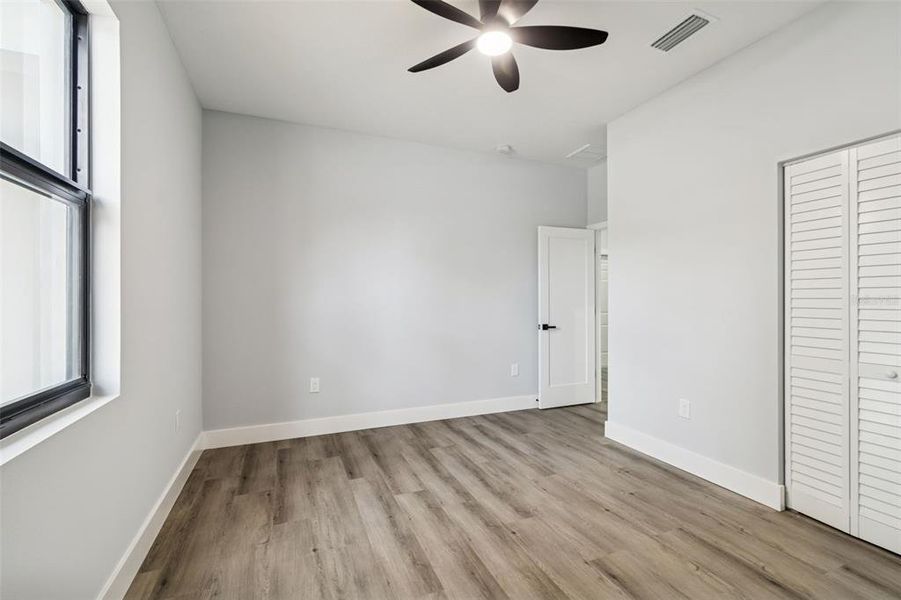Spacious, unfurnished interior of a new home in , Pinellas Park (Image 27).