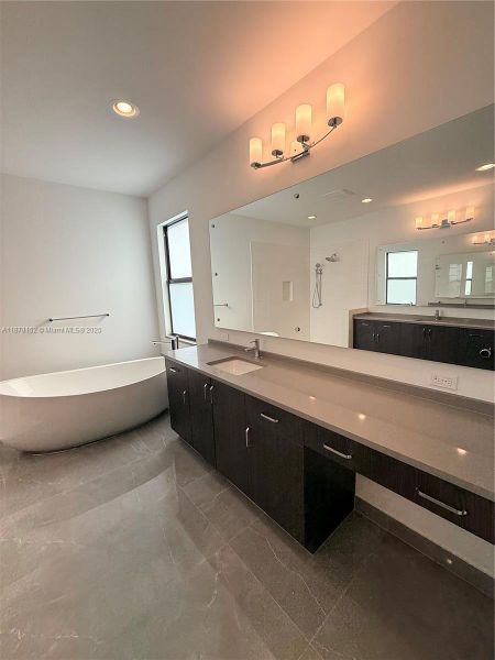 Master Bathroom Master Bathroom