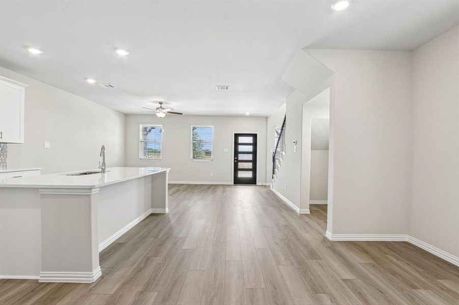 Spacious, unfurnished interior of a new home in Oak Ridge Park, Corinth (Image 39).