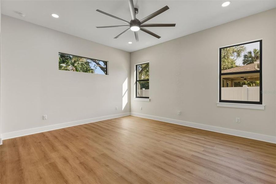 Spacious, unfurnished interior of a new home in , Tampa (Image 47).