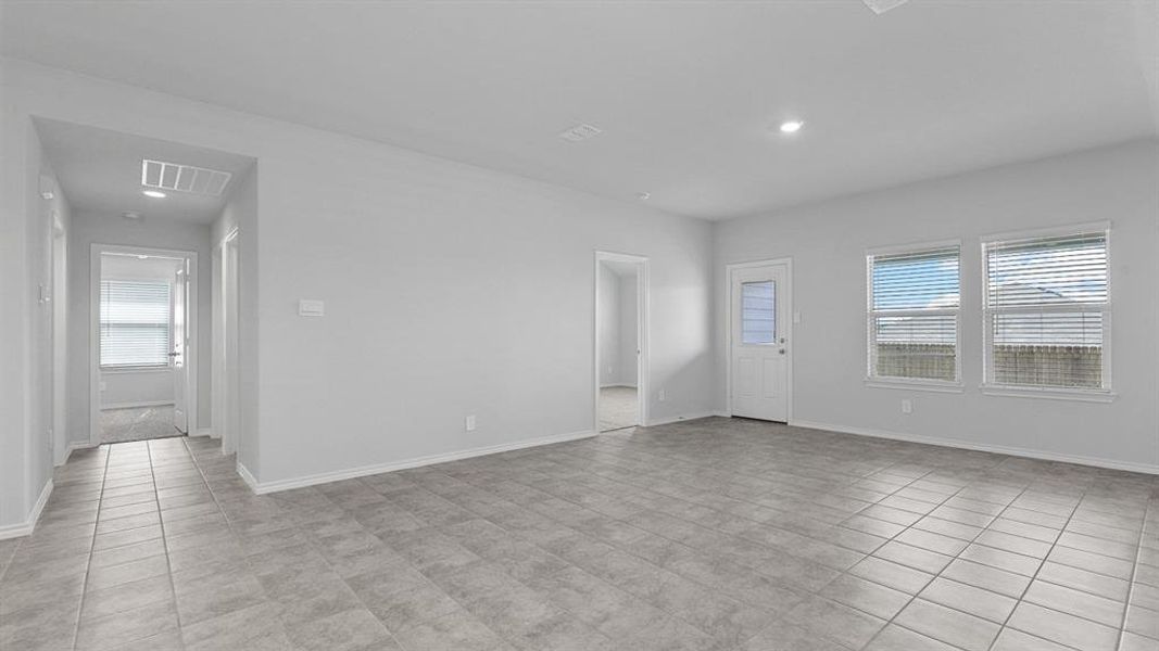 Spacious, unfurnished interior of a new home in Highlands at Chapel Creek, Fort Worth (Image 18).