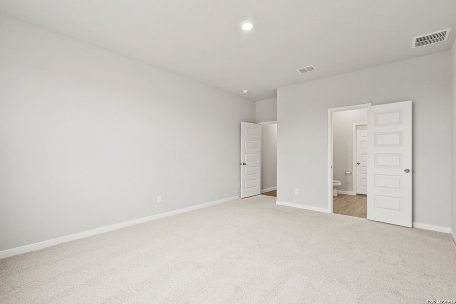 Spacious, unfurnished interior of a new home in Abbott Place, St. Hedwig (Image 15).