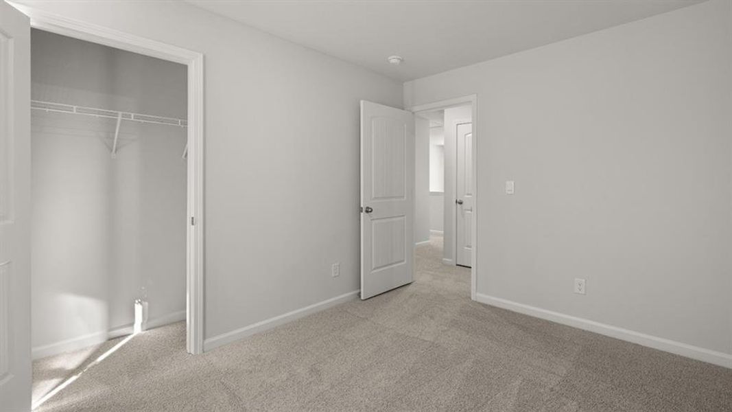 Spacious, unfurnished interior of a new home in Oaks at Cedar Grove, Fairburn (Image 26).