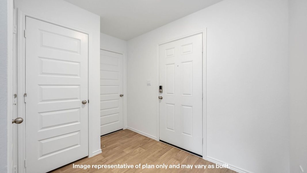 Spacious, unfurnished interior of a new home in Deer Meadows, Odessa (Image 27).