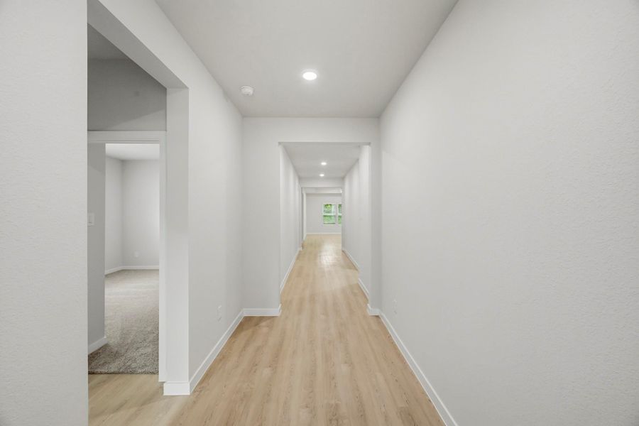 Spacious, unfurnished interior of a new home in Encino Estates, Dayton (Image 9).