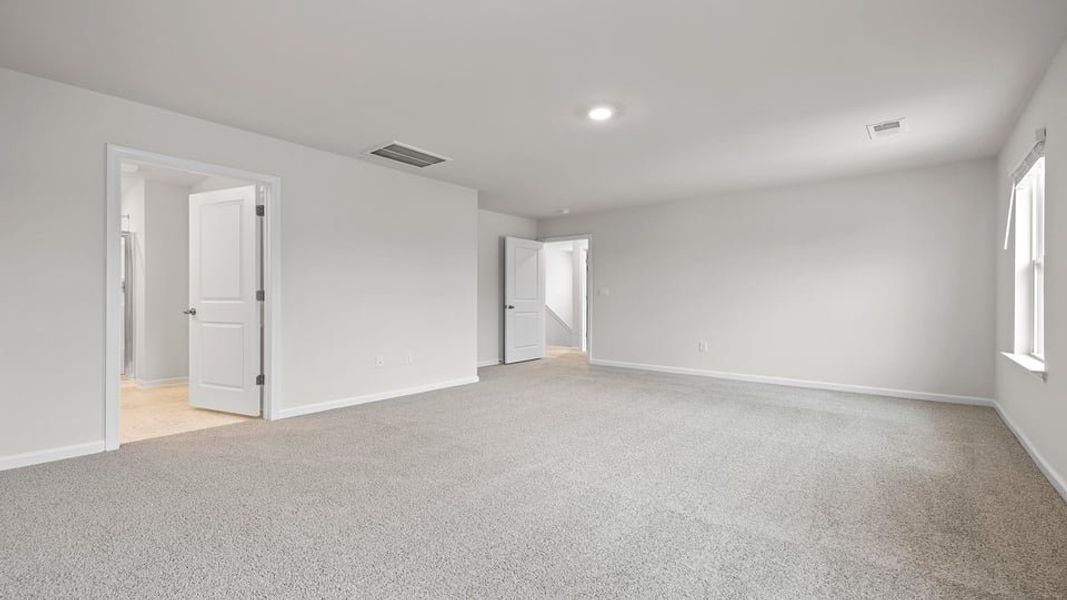 Spacious, unfurnished interior of a new home in Lakestone, Woodruff (Image 27).