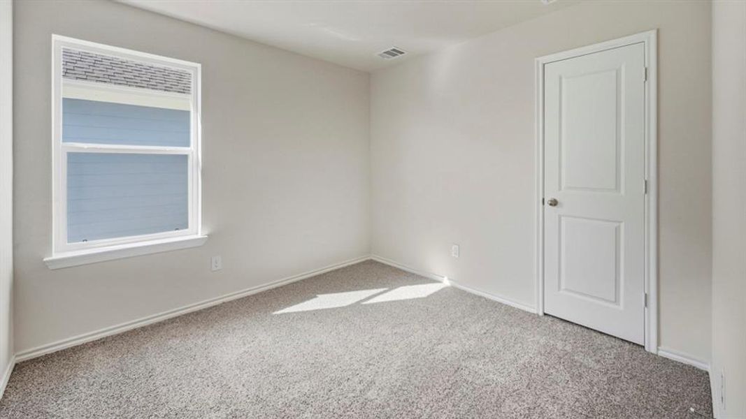 Spacious, unfurnished interior of a new home in Arbor Trails South, Princeton (Image 18).