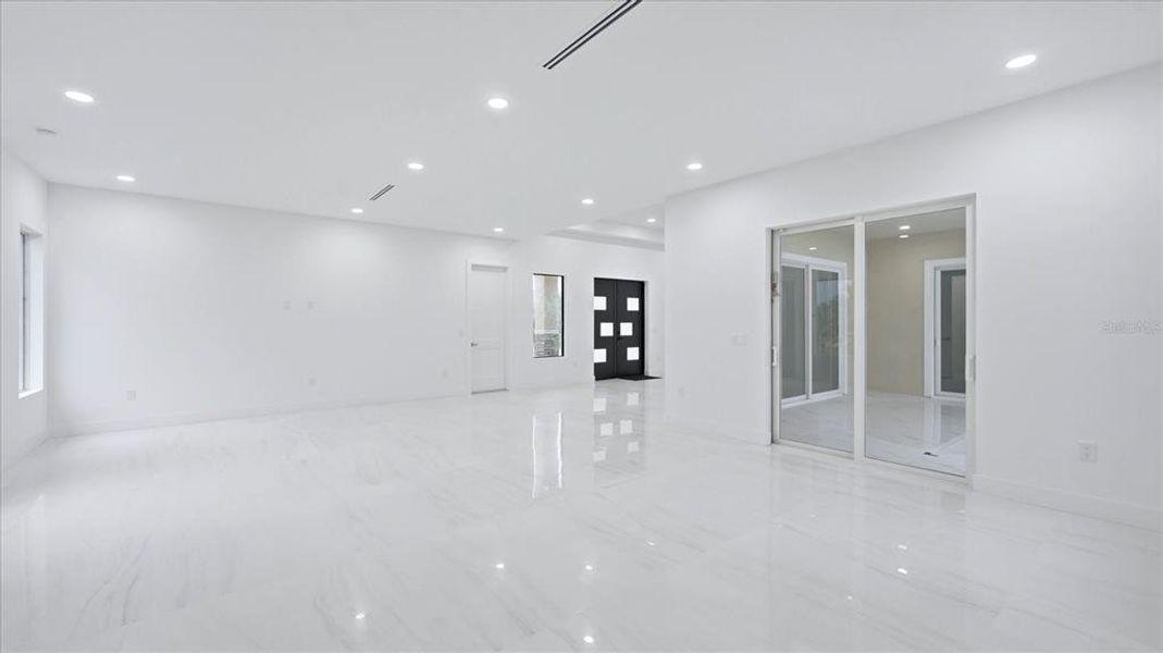 Spacious, unfurnished interior of a new home in , Port Charlotte (Image 22).