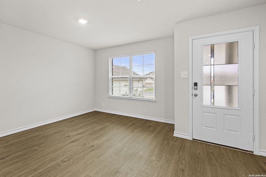 Spacious, unfurnished interior of a new home in Stonehill, San Antonio (Image 19).