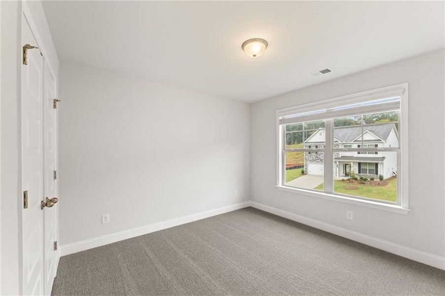 Spacious, unfurnished interior of a new home in Hellen Valley, Braselton (Image 36).