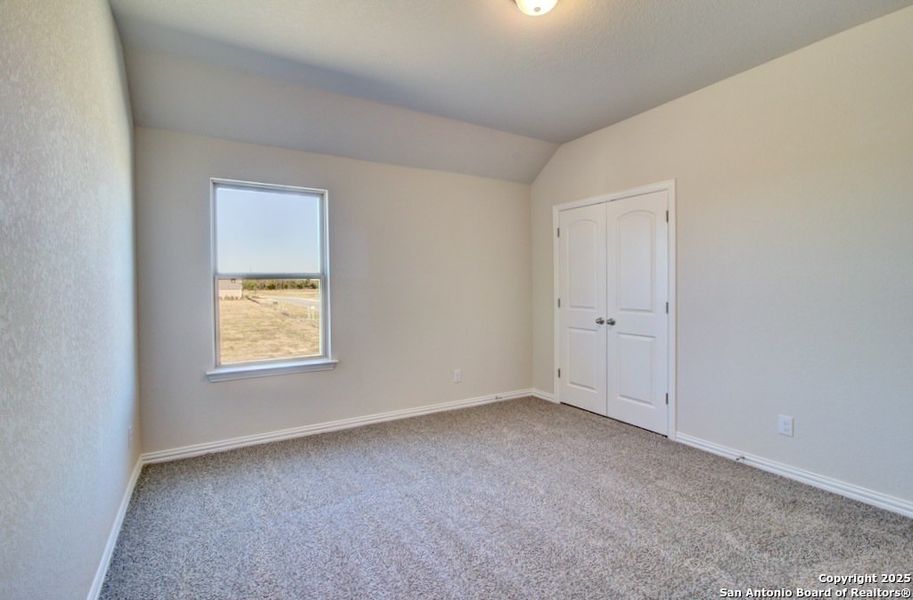 Spacious, unfurnished interior of a new home in Sunflower Ridge, New Braunfels (Image 19).