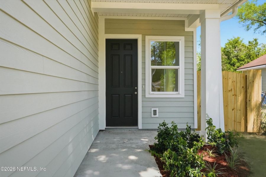 Exterior details and patio area of a home in , Jacksonville (Image 4).