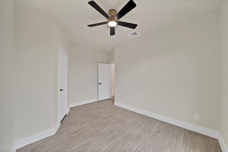 Spacious, unfurnished interior of a new home in , Granbury (Image 19).