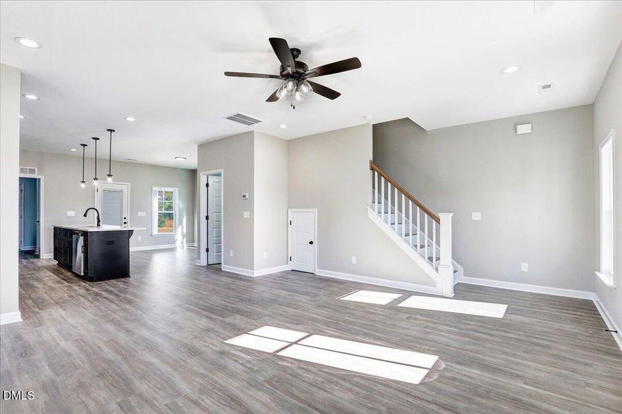 22-503 E 1st St-22 22-503 E 1st St-22