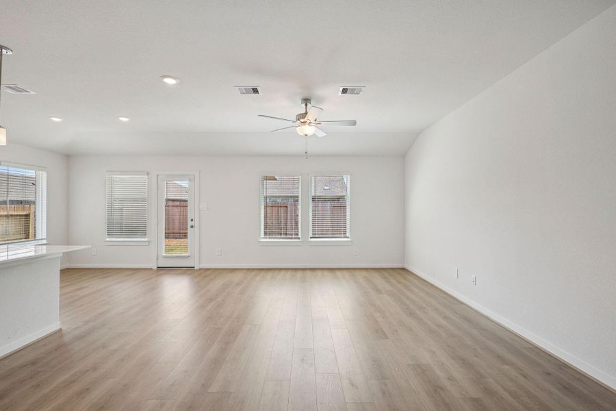 Spacious, unfurnished interior of a new home in Southwinds, Baytown (Image 26). Spacious, unfurnished interior of a new home in Southwinds, Baytown (Image 26).