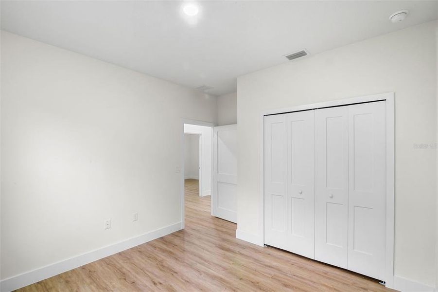 Spacious, unfurnished interior of a new home in , Orlando (Image 40).