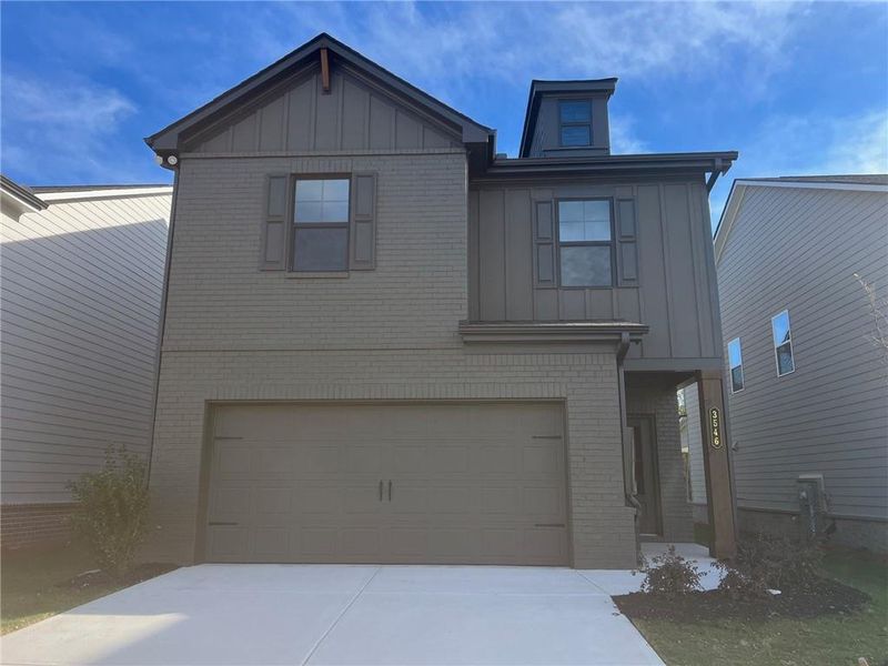 Exterior details and patio area of a home in Crofton Place Enclave, Snellville (Image 1).