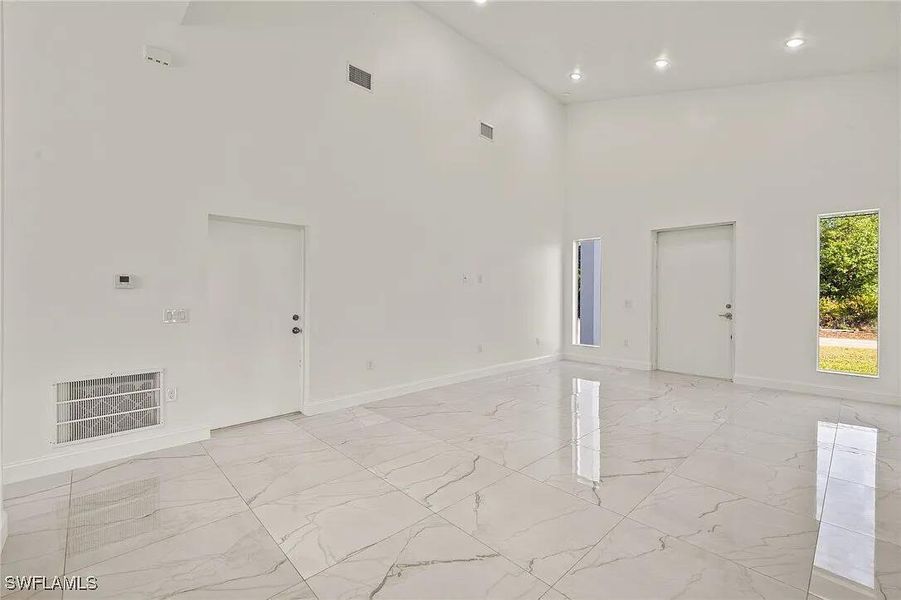 Spacious, unfurnished interior of a new home in , Lehigh Acres (Image 22).