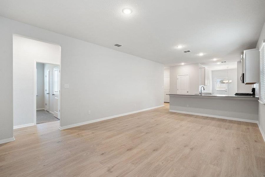 Spacious, unfurnished interior of a new home in Sage Hollow, Kyle (Image 7).