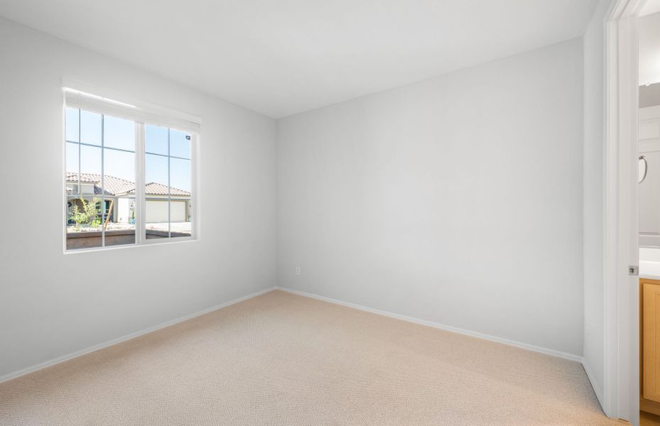 Spacious, unfurnished interior of a new home in Sun City Anthem at Merrill Ranch, Florence (Image 20).